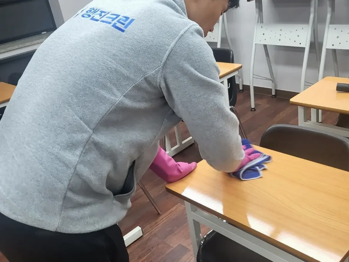 남동구 고잔동 유치원 책걸상 교실 위생청소 사례 - 행진크린