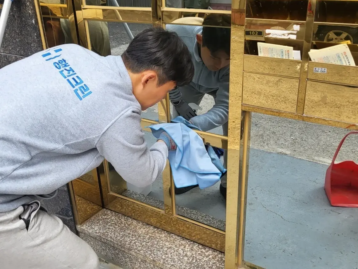 남동구 고잔동 상가 난간·손잡이 계단실 위생청소 사례 - 행진크린