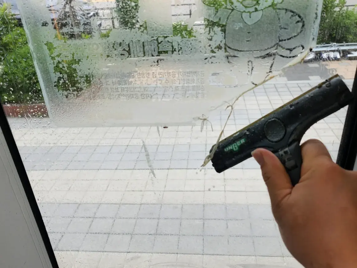 검단구 대곡동 현장 유리·새시 장비 주변 정밀 위생청소 사례 - 행진크린