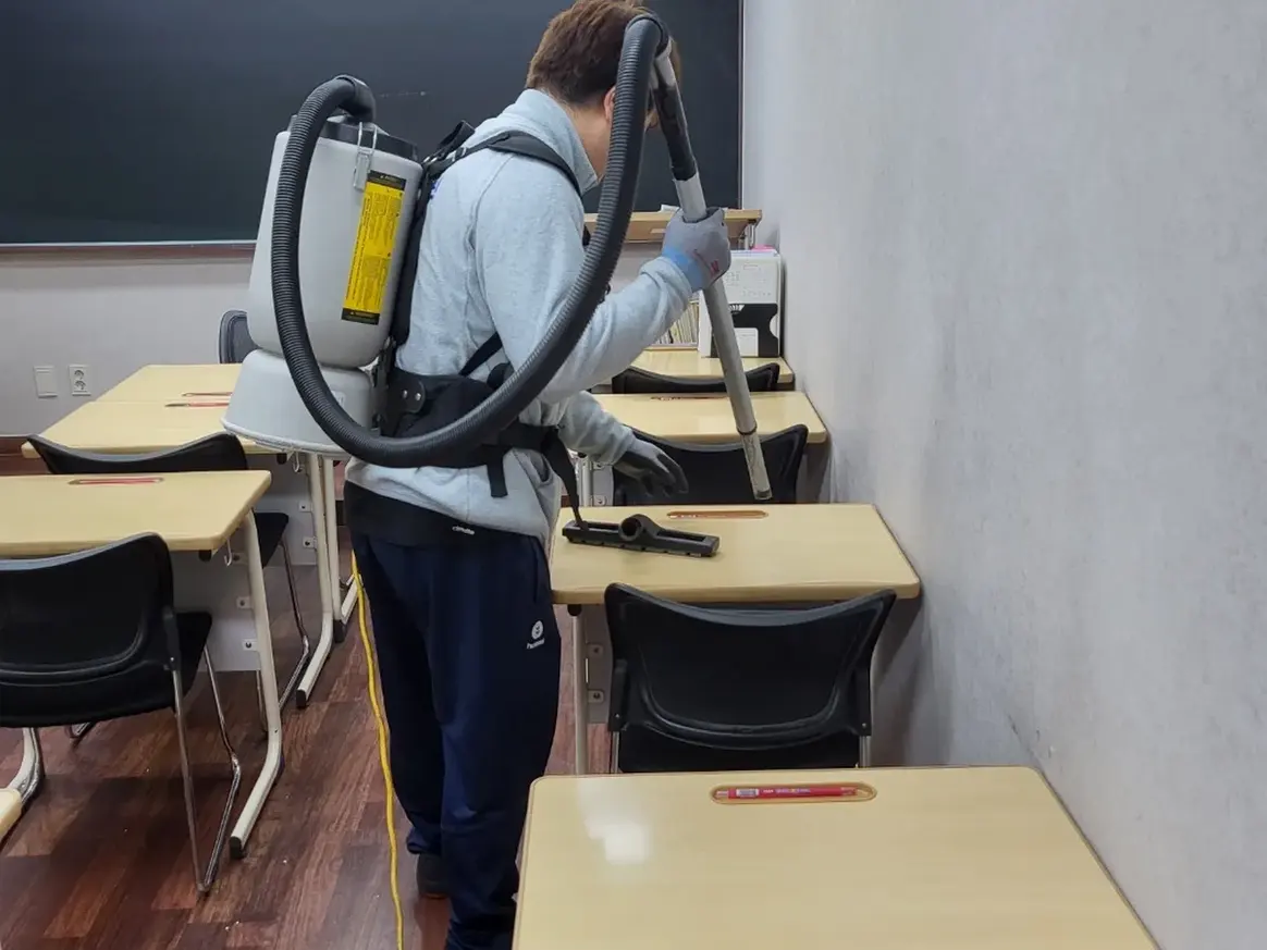 남동구 도림동 학교 현관·중앙홀 바닥 위생청소 사례 - 행진크린