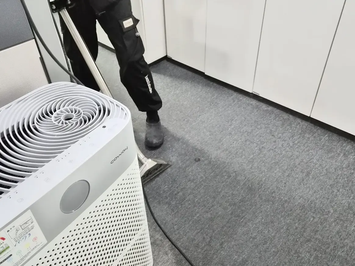 연수구 옥련동 사업장 로비·복도 카페트 바닥 위생청소 사례 - 행진크린